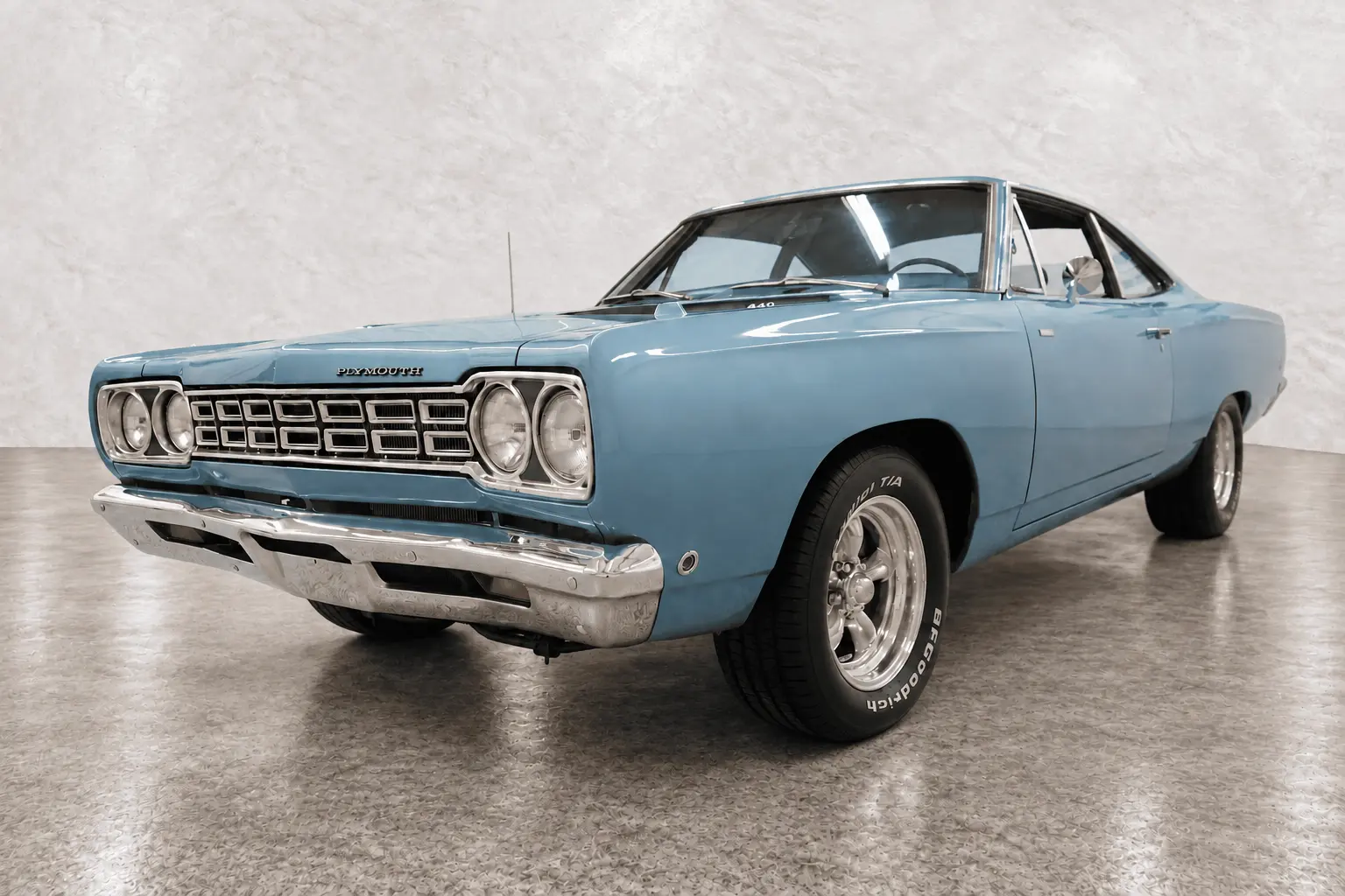 1968 Plymouth Road Runner — photograph 1